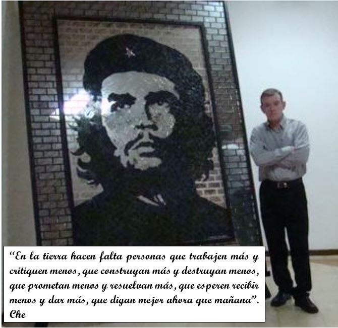 En la Tierra hacen falta personas que trabajen más y critiquen menos, que construyan más y destruyan menos, que prometan menos y resuelvan más, que esperen recibir menos y dar más que digan mejor ahora que mañana. Orlando al lado de una foto del Che