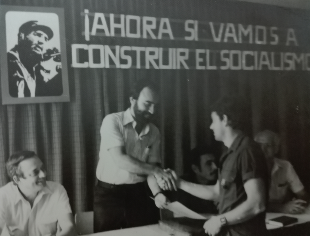 El joven ingeniero Orlando L. Rodríguez González, innovador destacado, allá por 1987-1988 recibe un diploma por innovador destacado, con el lema: Ahora sí vamos a construir el Socialismo.